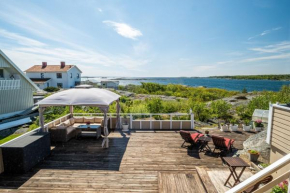 Large and cozy accommodation on Donso with ocean view in Donsö